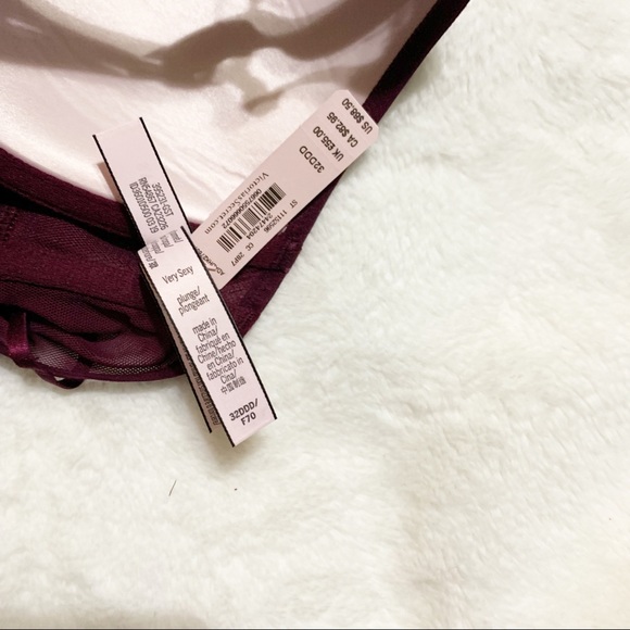 NWT Victoria’s Secret Lightly lined Plunge Bra- - Picture 5 of 7